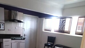 Deluxe Apartment, 1 Bedroom | Living area | LED TV - Mansah Memorial Villa (Accra)