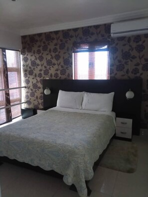 Deluxe-Apartment, 1 Schlafzimmer | 1 Schlafzimmer, Zimmersafe, Verdunkelungsvorhänge, Bügeleisen/Bügelbrett