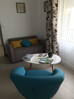 Double Room | Living area | Flat-screen TV - Casa Mia (Nefiach)