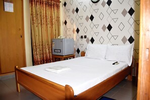 Premium bedding, in-room safe, individually decorated