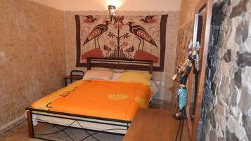 2 bedrooms, iron/ironing board, WiFi