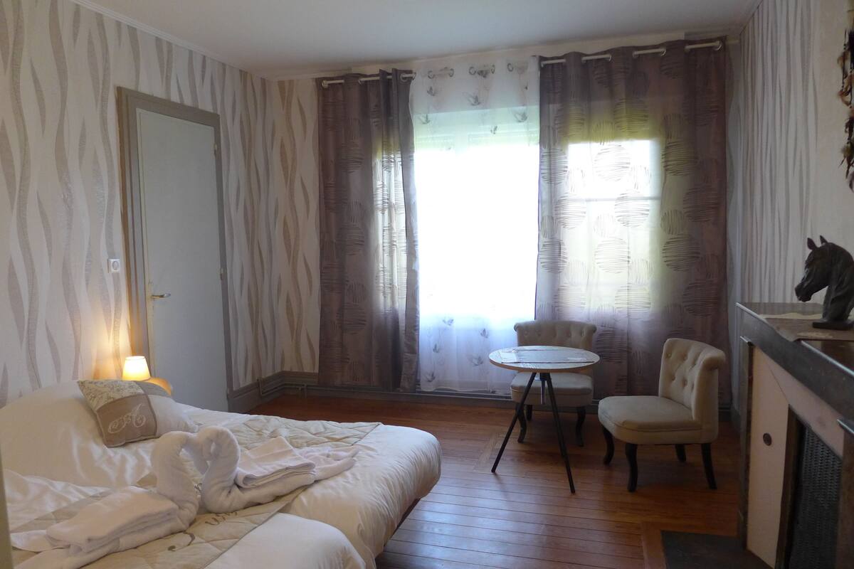 Individually decorated, individually furnished, free cots/infant beds