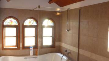 Exclusive Duplex, Kitchen, Sea View | Bathroom | Combined shower/bathtub, free toiletries, hair dryer, towels