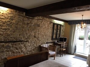 Double Room (Marguerite) | Individually decorated, individually furnished, desk, soundproofing