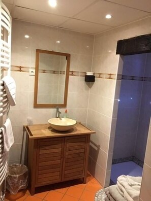 Free toiletries, hair dryer, towels