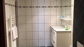Double Room (Marguerite) | Bathroom | Free toiletries, hair dryer, towels