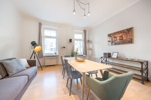 Apartment, 3 Bedrooms | Living room - Apartments in Potsdam-West (Potsdam)