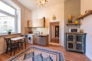 Deluxe Apartment, 1 Bedroom | Private kitchen | Full-size fridge, oven, stovetop, coffee/tea maker - Design Apartments "Potsdam West 97" (Potsdam)