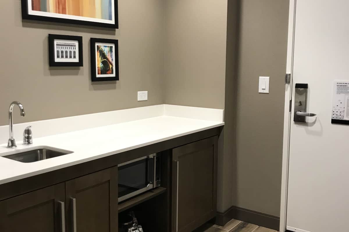 in-room safe, desk, laptop workspace, blackout curtains