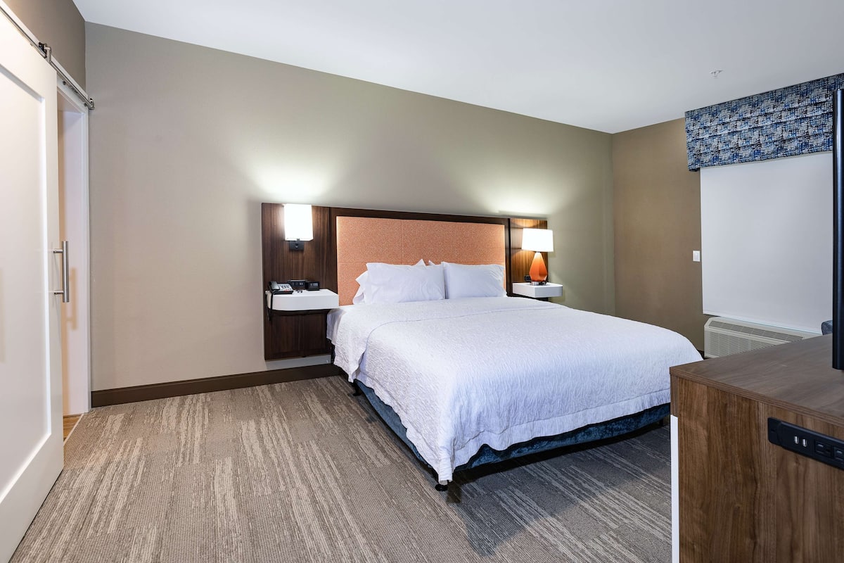 In-room safe, desk, laptop workspace, blackout drapes
