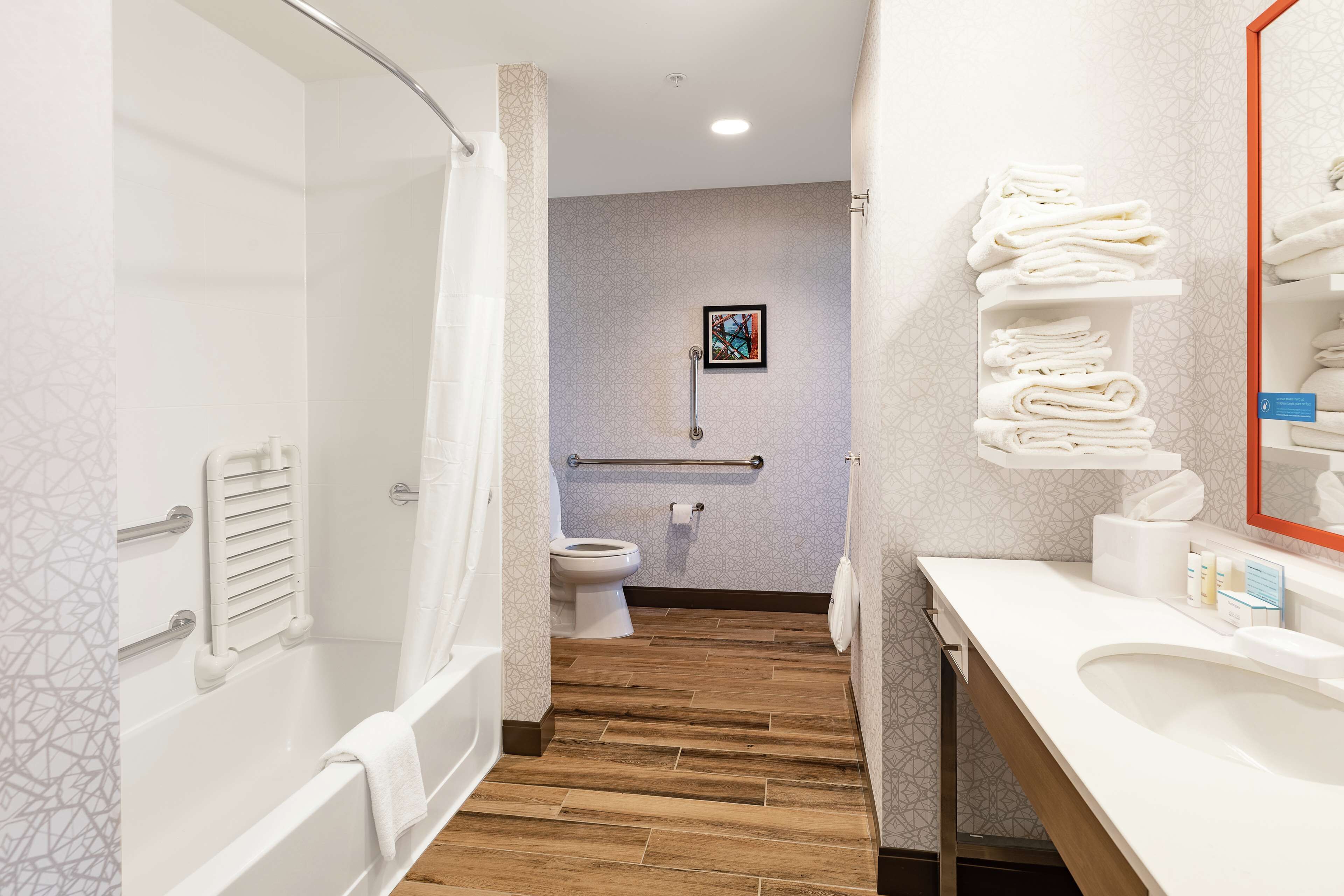 free toiletries, towels