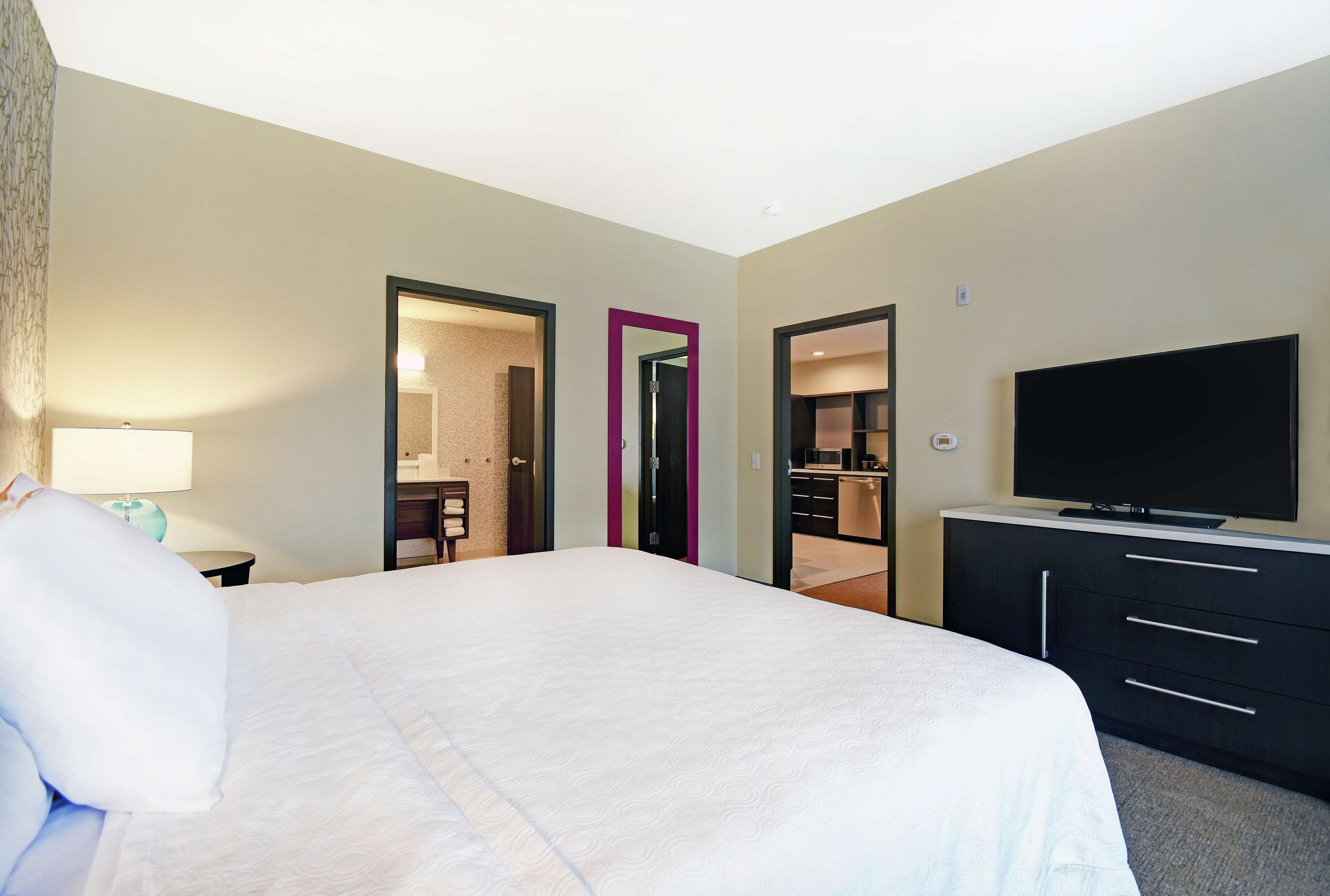 suite, 1 king bed, accessible, bathtub (mobility & hearing) | in-room safe, blackout curtains, iron/ironing board, cots/infant beds