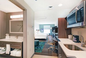 Desk, laptop workspace, blackout curtains, iron/ironing board - Home2 Suites by Hilton Grand Junction Northwest (Grand Junction)