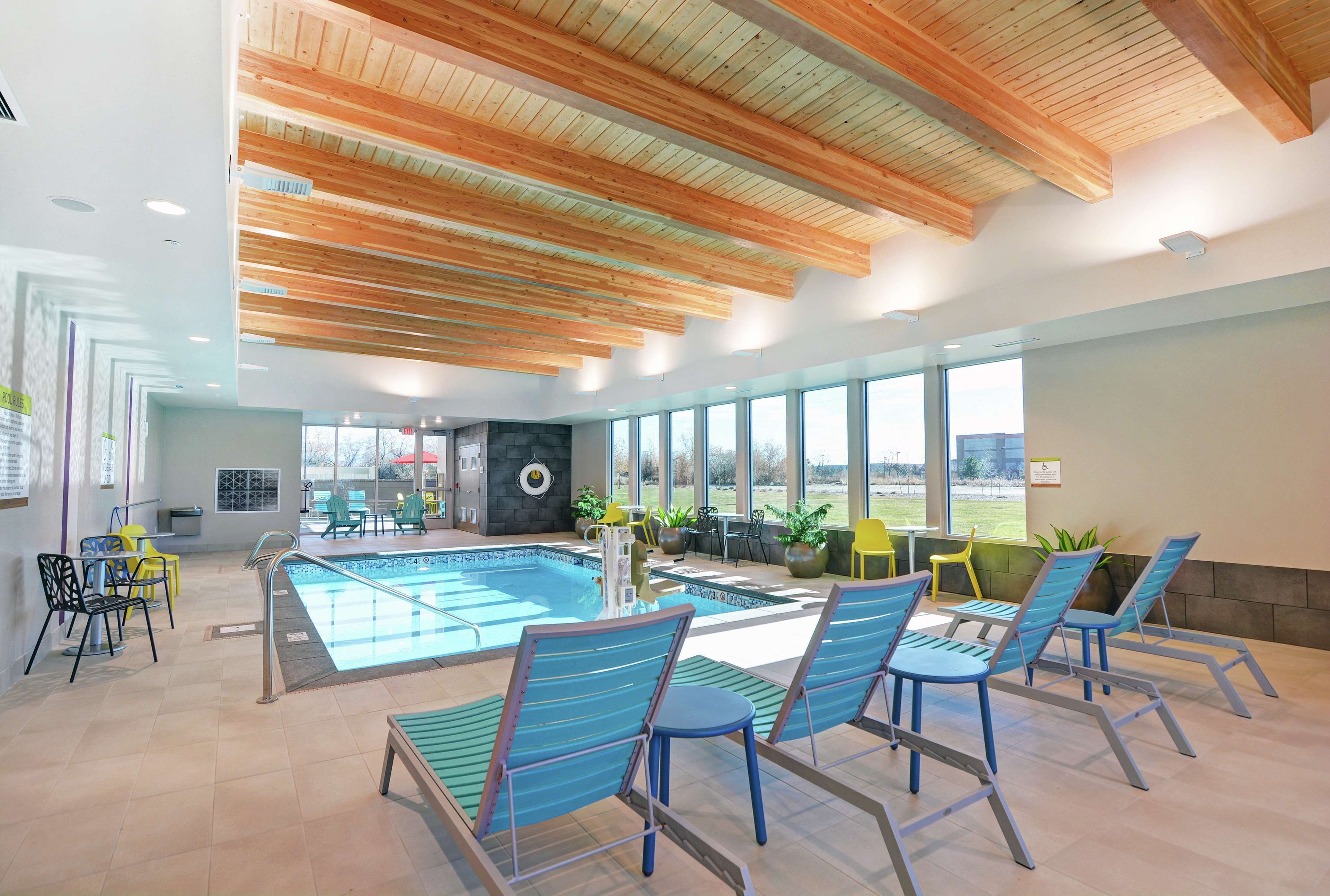 indoor pool, open 7:00 am to 10:00 pm, pool loungers