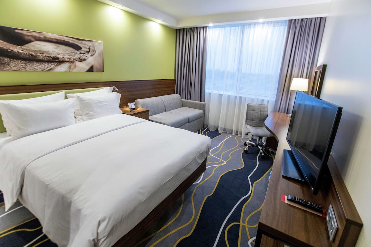 Family Room, 1 Queen Bed, Non Smoking | In-room safe, desk, blackout curtains, soundproofing