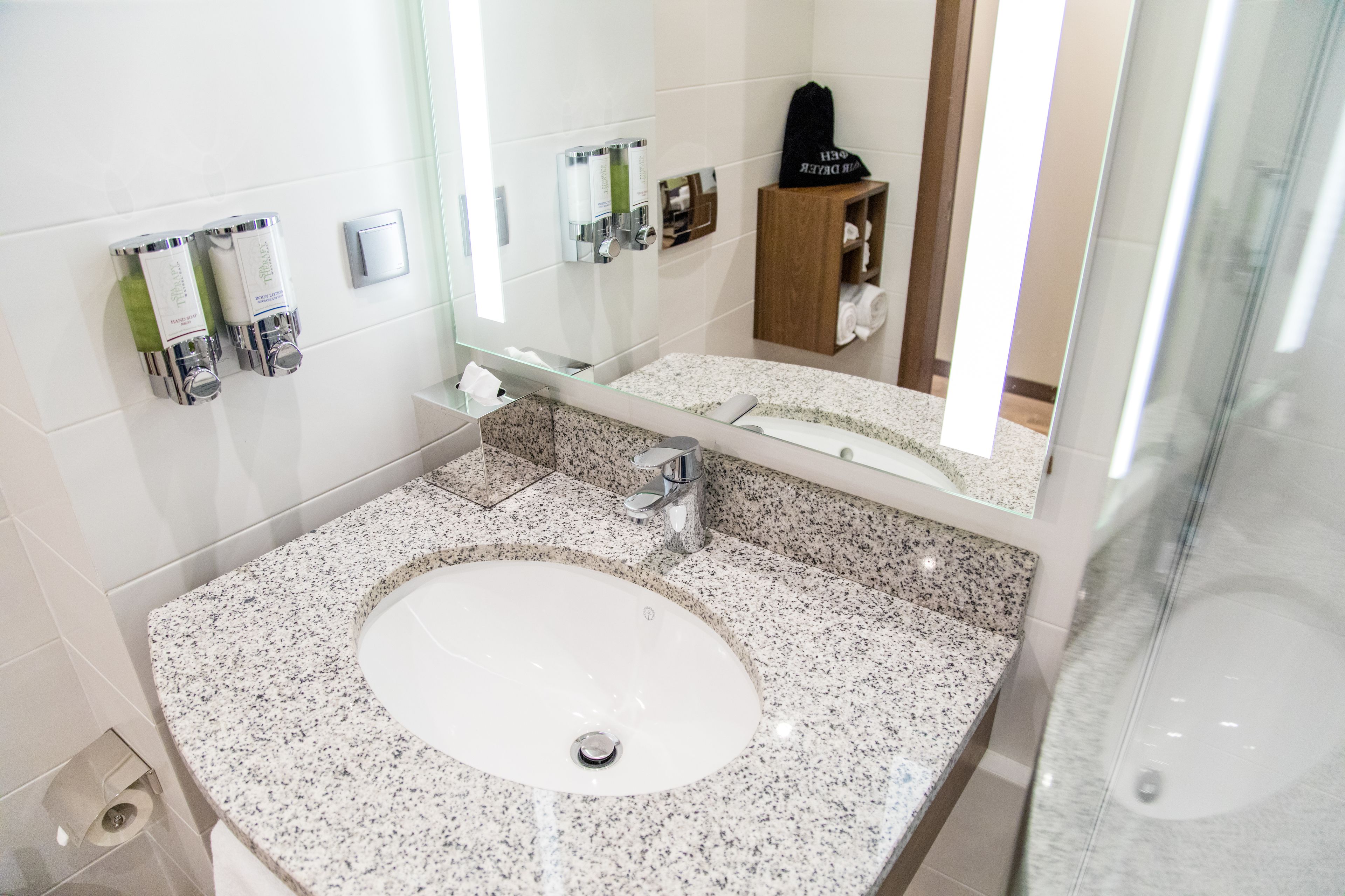 room, 1 queen bed, accessible | bathroom | shower, free toiletries, hair dryer, towels