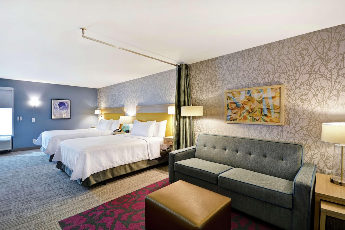 In-room safe, desk, soundproofing, cribs (surcharge)