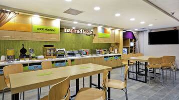 Ilmainen päivittäinen buffetaamiainen