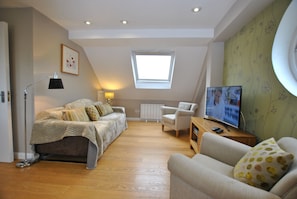 Executive Penthouse, 2 Bedrooms | Living room | Flat-screen TV, DVD player - The Courtyard 10 (Windsor)