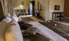 Desk, blackout curtains, soundproofing, free WiFi - Kasbah Atfel (Ourika)