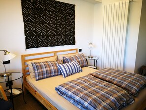 Kamar Triple Mewah, hot tub, menghadap laut | Kamar mandi | Perlengkapan mandi gratis, pengering rambut, sandal, dan kloset