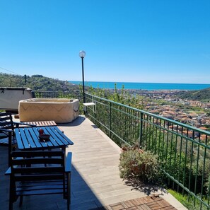Terrace/patio - B&B La Terrazza Sui Fieschi (Cogorno)