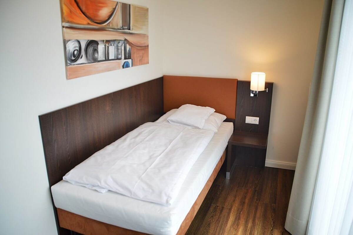 Single Room | In-room safe, rollaway beds (surcharge), WiFi (free), bed sheets