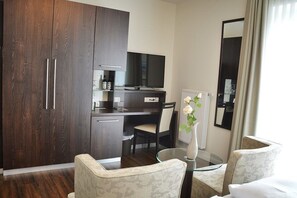 Deluxe Double Room | In-room safe, rollaway beds, free WiFi, bed sheets