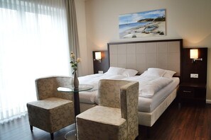 Deluxe Double Room | In-room safe, rollaway beds, free WiFi, bed sheets - Hotel Drei Linden (Twist)