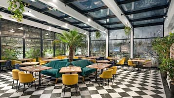 Desayuno a la carta (EUR 11 por persona)