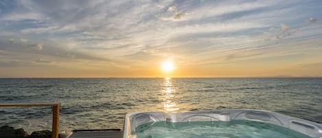 Tina de hidromasaje al aire libre