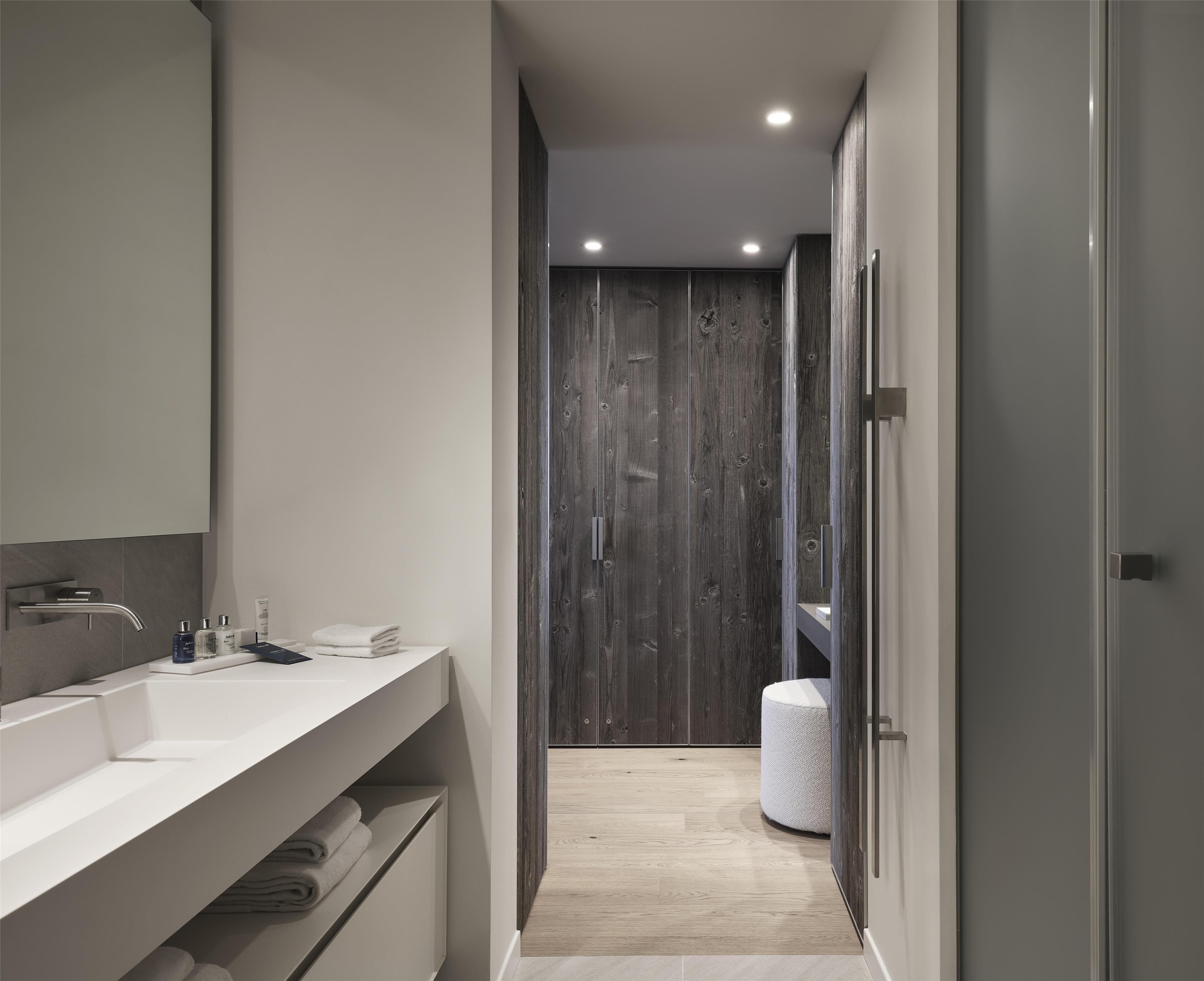 2 Bedrooms Deluxe Residence-MountainView | Bathroom | Deep soaking tub, rainfall showerhead, free toiletries, hair dryer