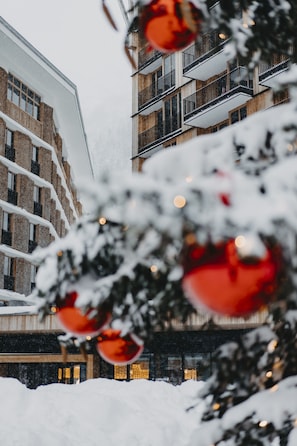 Front of property - Radisson Blu Hotel Reussen, Andermatt (Andermatt)