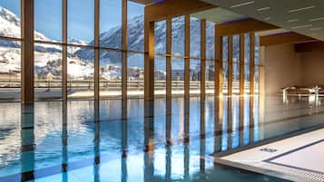 Indoor pool, pool loungers