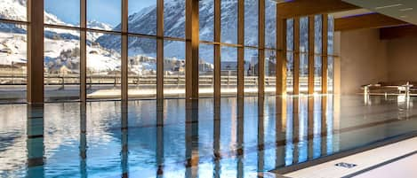 Indoor pool, sun loungers