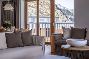 Ropa de cama hipoalergénica y minibar 