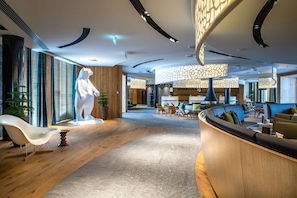 Lobby lounge