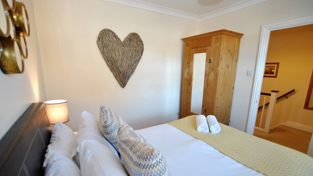 Basic Apartment, 2 Bedrooms | 2 bedrooms, iron/ironing board, travel cot, free WiFi - Garfield House 8 (Windsor)