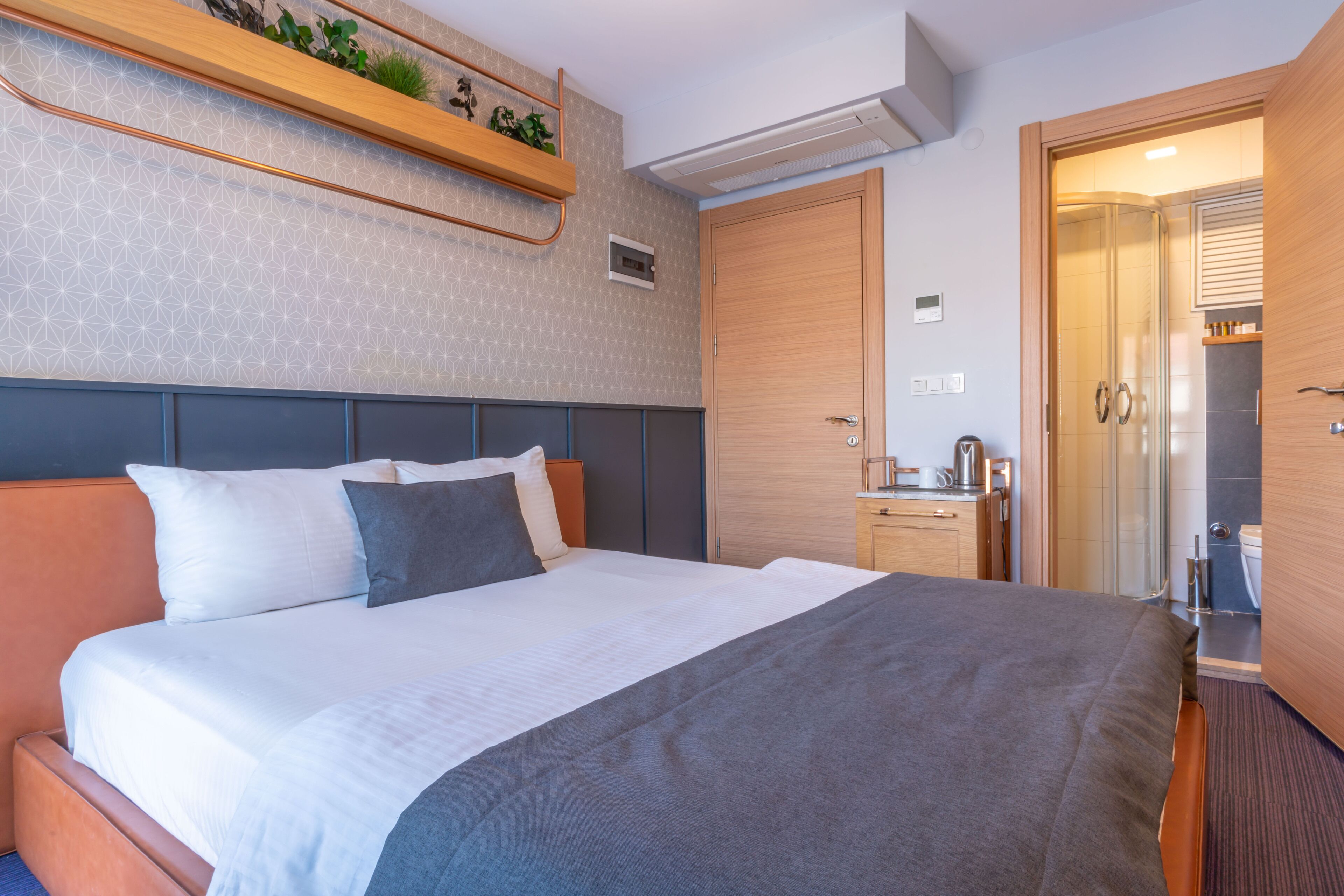 deluxe room | bathroom | shower, free toiletries, hair dryer, slippers