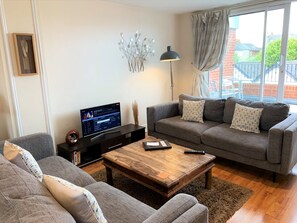 Basic Apartment, 2 Bedrooms | Living room - 31b St Leonards Road (Windsor)