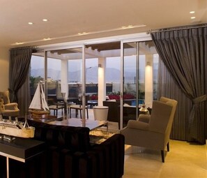 Superior Villa, 6 Bedrooms, Private Pool, Executive Level | Living room