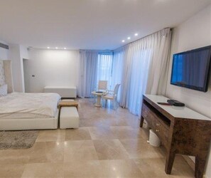 Desk, blackout curtains, soundproofing, free cots/infant beds