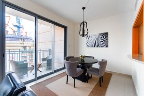 Flat-screen TV - City Nights - Standpoint Tower A (Dubai)