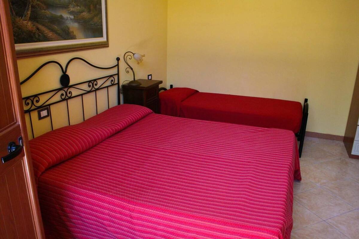 Desk, free cots/infant beds