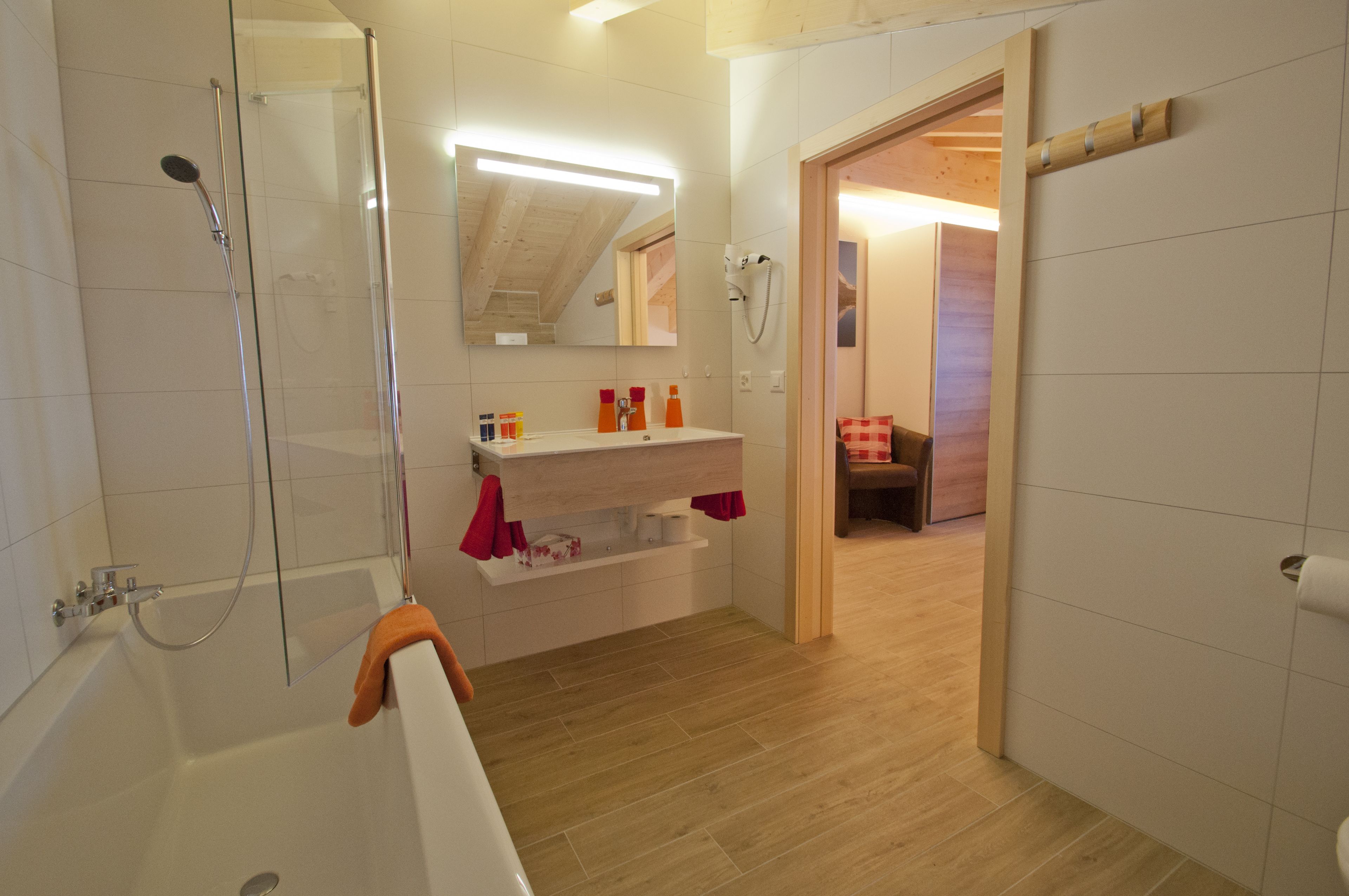 Superior Chalet ("Flamma" with Private Sauna) | Bilik Mandi | Kelengkapan dandanan diri percuma, pengering rambut, jubah mandi 