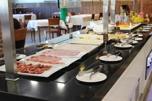 Restaurant - YoY Villa de Sallent 4 (Sallent de Gallego)