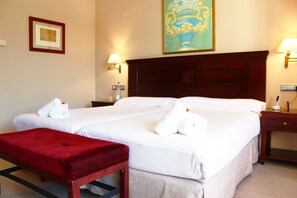 Két bảo mật tại phòng, màn/rèm cản sáng, bàn ủi/dụng cụ ủi quần áo 