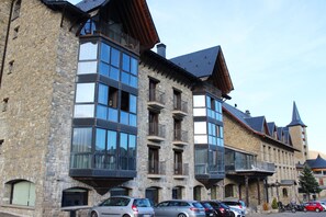 Front of property - YoY Villa de Sallent 4 (Sallent de Gallego)