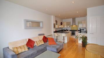 1 The Courtyard | 2 bedrooms, iron/ironing board, cots/infant beds, free WiFi