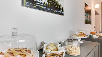 TĂ€gliches inbegriffenes FrĂŒhstĂŒcksbuffet